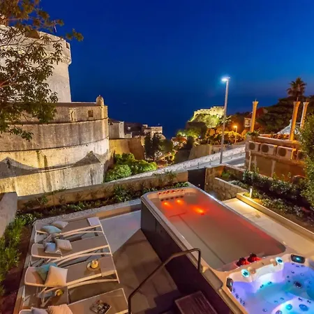 فيلة Luxurious With Private Pool *