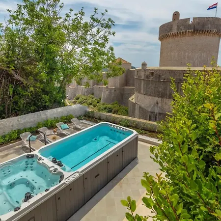 Luxurious With Private Pool فيلة *